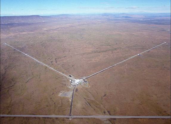 https://www.i2u2.org/elab/ligo/graphics/lho_aerial_photo.jpg